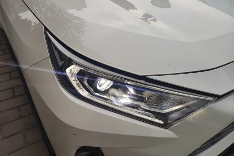 Used Toyota RAV4 2020 2.0L CVT Two-Wheel Drive Prestige Edition Right Front Headlight