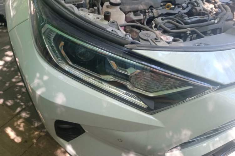 Used Toyota RAV4 2020 Dual-Motor 2.5L E-CVT Four-Wheel Drive Flagship Edition Right Front Headlight