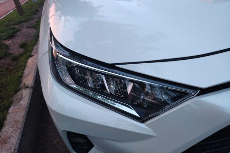 Used Toyota RAV4 2020 2.0L CVT Two-Wheel Drive Fashion Edition Right Front Headlight
