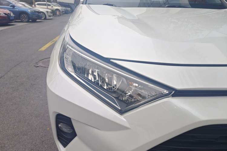 Used Toyota RAV4 2020 2.0L CVT Two-Wheel Drive Fashion Edition Right Front Headlight