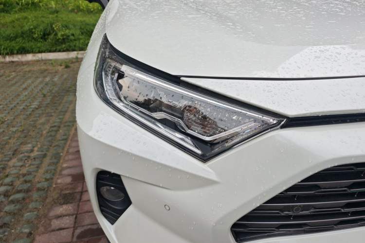 Used Toyota RAV4 2020 2.0L CVT Two-Wheel Drive Prestige Edition Right Front Headlight