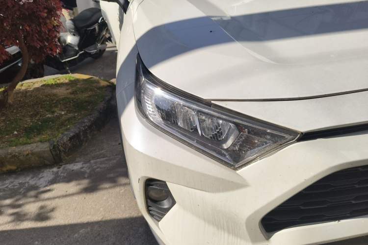 Used Toyota RAV4 2020 2.0L CVT 4x4 Trend Edition Right Front Headlight