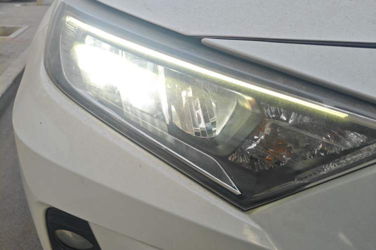 Used Toyota RAV4 2020 2.0L CVT 4x4 Trend Edition Right Front Headlight