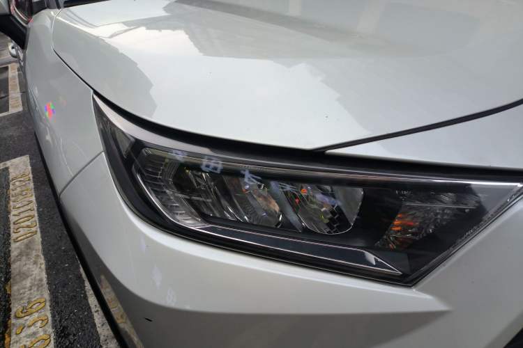 Used Toyota RAV4 2020 2.0L CVT 4x4 Trend Edition Right Front Headlight