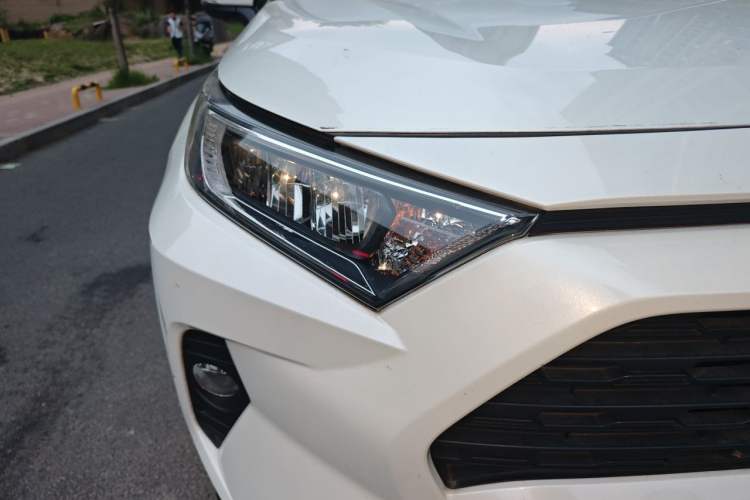 Used Toyota RAV4 2020 2.0L CVT Two-Wheel Drive Fashion PLUS Edition Right Front Headlight