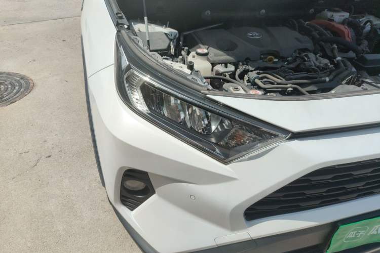 Used Toyota RAV4 2020 Dual-Engine 2.5L E-CVT 4x4 Elite PLUS Edition Right Front Headlight