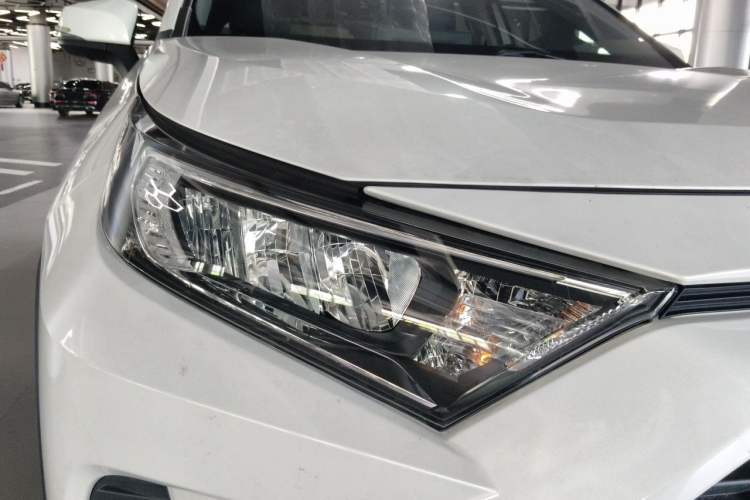 Used Toyota RAV4 2020 2.0L CVT 4x4 Trend Edition Right Front Headlight