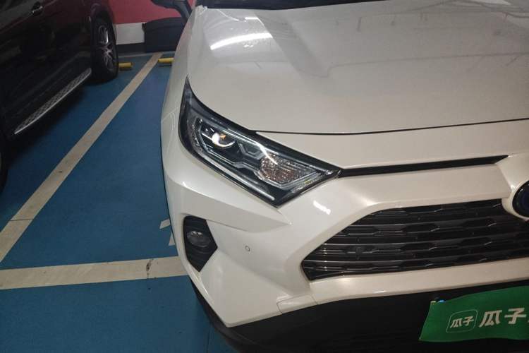 Used Toyota RAV4 2020 Dual-Motor 2.5L E-CVT Four-Wheel Drive Flagship Edition Right Front Headlight