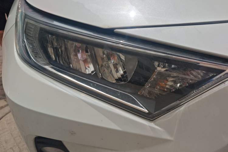 Used Toyota RAV4 2020 Dual-Engine 2.5L E-CVT Four-Wheel Drive Elite Edition Right Front Headlight