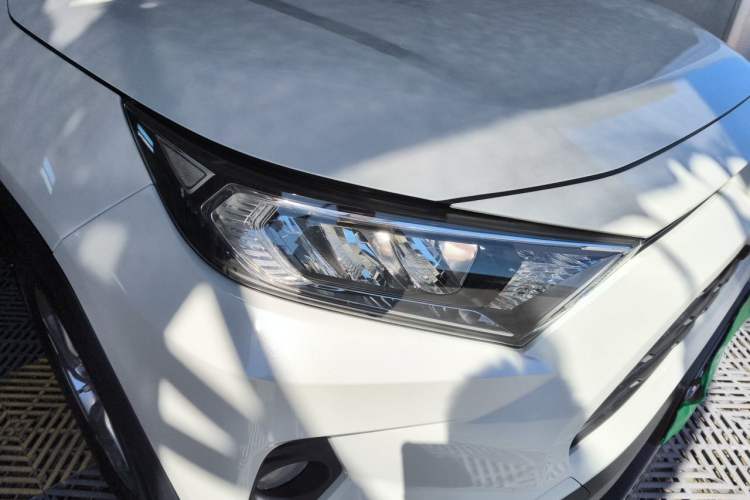 Used Toyota RAV4 2020 2.0L CVT 4x4 Trend Edition Right Front Headlight