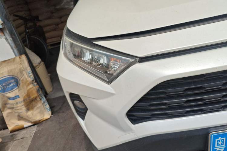Used Toyota RAV4 2020 Dual-Engine 2.5L E-CVT 4x4 Elite PLUS Edition Right Front Headlight