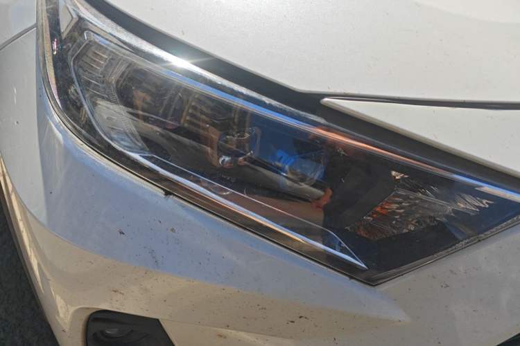 Used Toyota RAV4 2020 Dual-Engine 2.5L E-CVT Four-Wheel Drive Elite Edition Right Front Headlight
