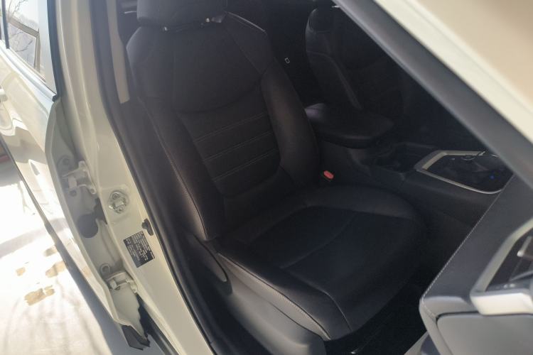 Used Toyota RAV4 2020 Dual-Engine 2.5L E-CVT 4x4 Elite PLUS Edition Right Front Seat