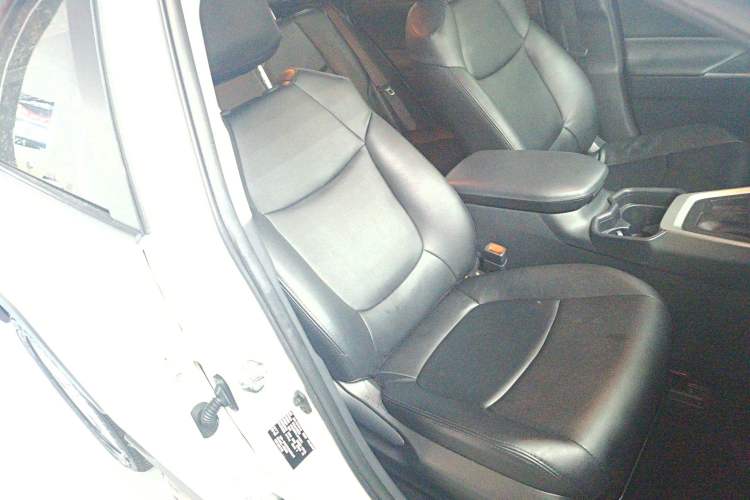 Used Toyota RAV4 2020 2.0L CVT Two-Wheel Drive Fashion Edition Right Front Seat