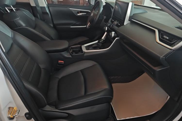 Used Toyota RAV4 2020 2.0L CVT Two-Wheel Drive Prestige Edition Right Front Seat