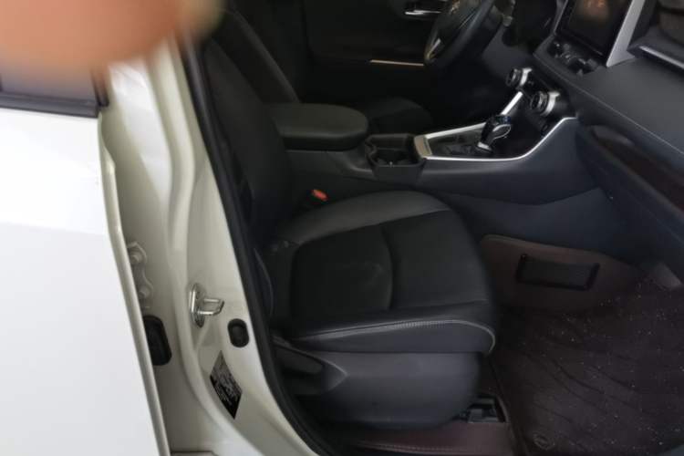 Used Toyota RAV4 2020 2.0L CVT Two-Wheel Drive Prestige Edition Right Front Seat