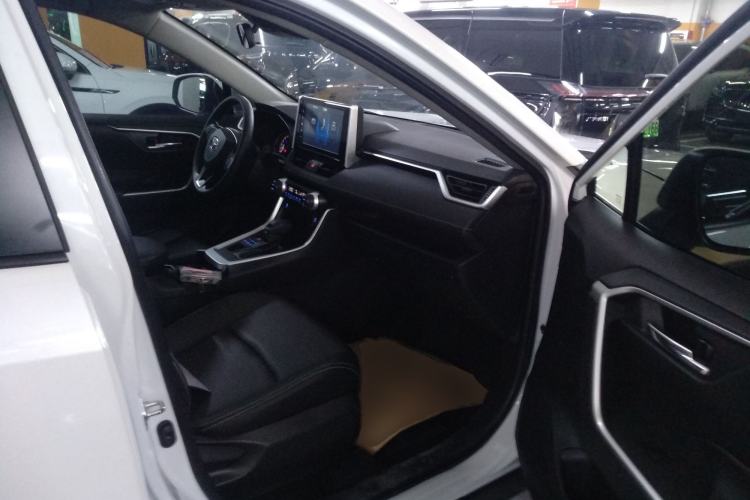 Used Toyota RAV4 2020 2.0L CVT 4x4 Trend Edition Right Front Seat
