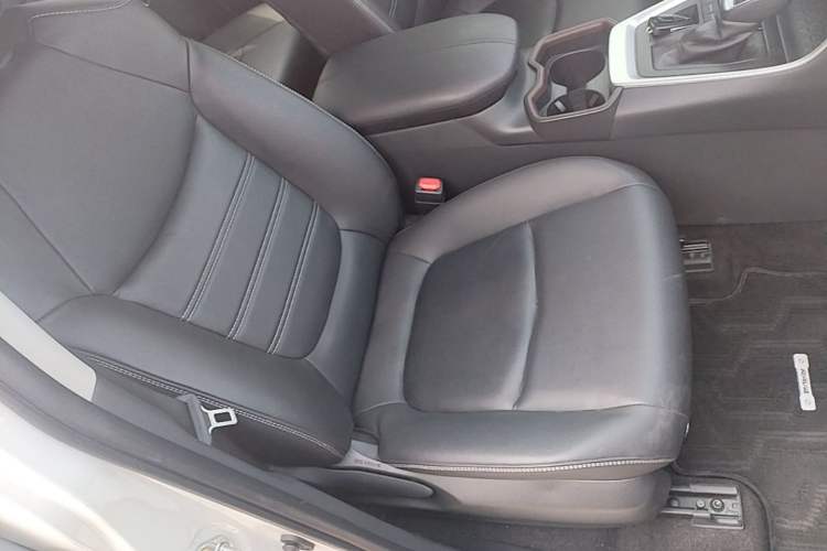 Used Toyota RAV4 2020 2.0L CVT Two-Wheel Drive Fashion PLUS Edition Right Front Seat