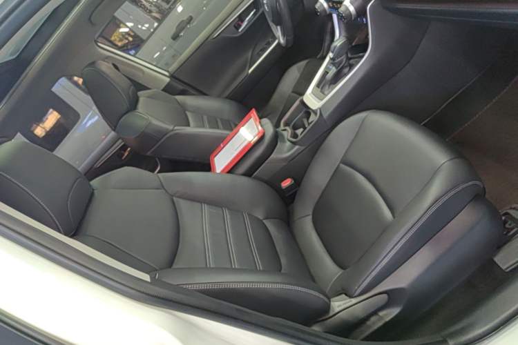Used Toyota RAV4 2020 2.0L CVT Two-Wheel Drive Prestige Edition Right Front Seat