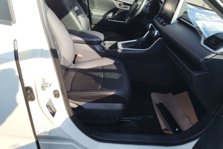 Used Toyota RAV4 2020 2.0L CVT Two-Wheel Drive Fashion Edition Right Front Seat