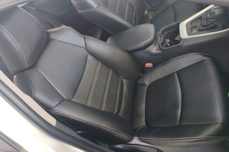 Used Toyota RAV4 2020 2.0L CVT Two-Wheel Drive Fashion Edition Right Front Seat