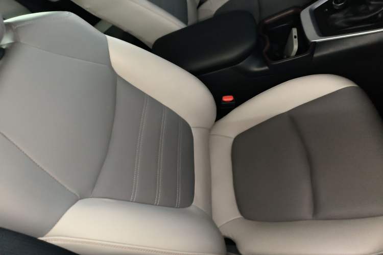 Used Toyota RAV4 2020 Dual-Engine 2.5L E-CVT 4x4 Elite PLUS Edition Right Front Seat