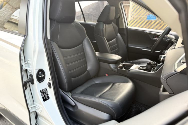 Used Toyota RAV4 2020 2.0L CVT Two-Wheel Drive Fashion PLUS Edition Right Front Seat
