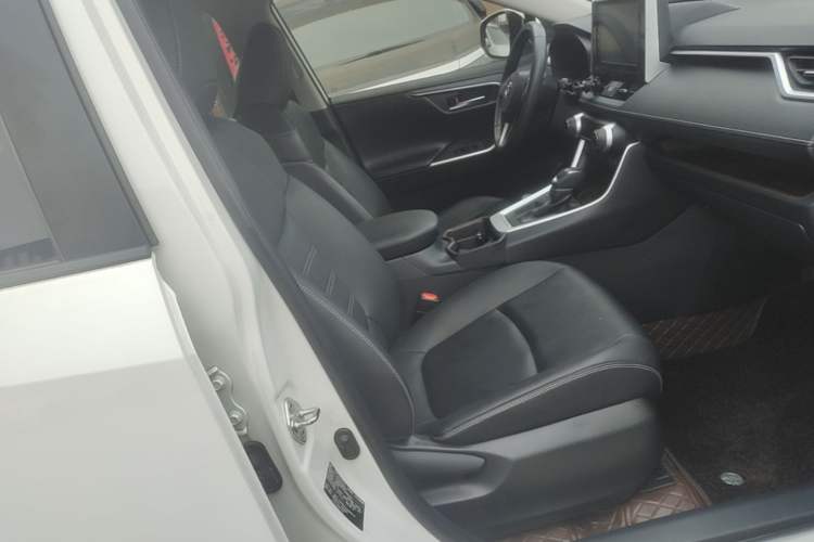 Used Toyota RAV4 2020 2.0L CVT Two-Wheel Drive Prestige Edition Right Front Seat