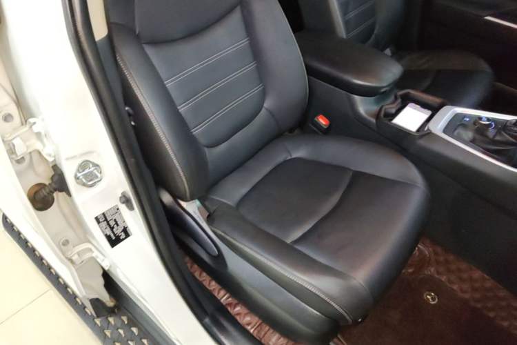 Used Toyota RAV4 2020 Dual-Engine 2.5L E-CVT 4x4 Elite PLUS Edition Right Front Seat