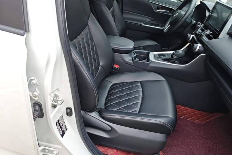 Used Toyota RAV4 2020 2.0L CVT 4x4 Trend Edition Right Front Seat
