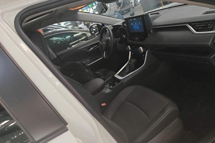 Used Toyota RAV4 2020 2.0L CVT Two-Wheel Drive Fashion Edition Right Front Seat