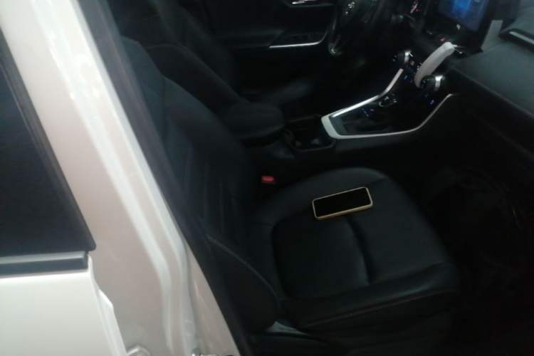 Used Toyota RAV4 2020 2.0L CVT Two-Wheel Drive Prestige Edition Right Front Seat