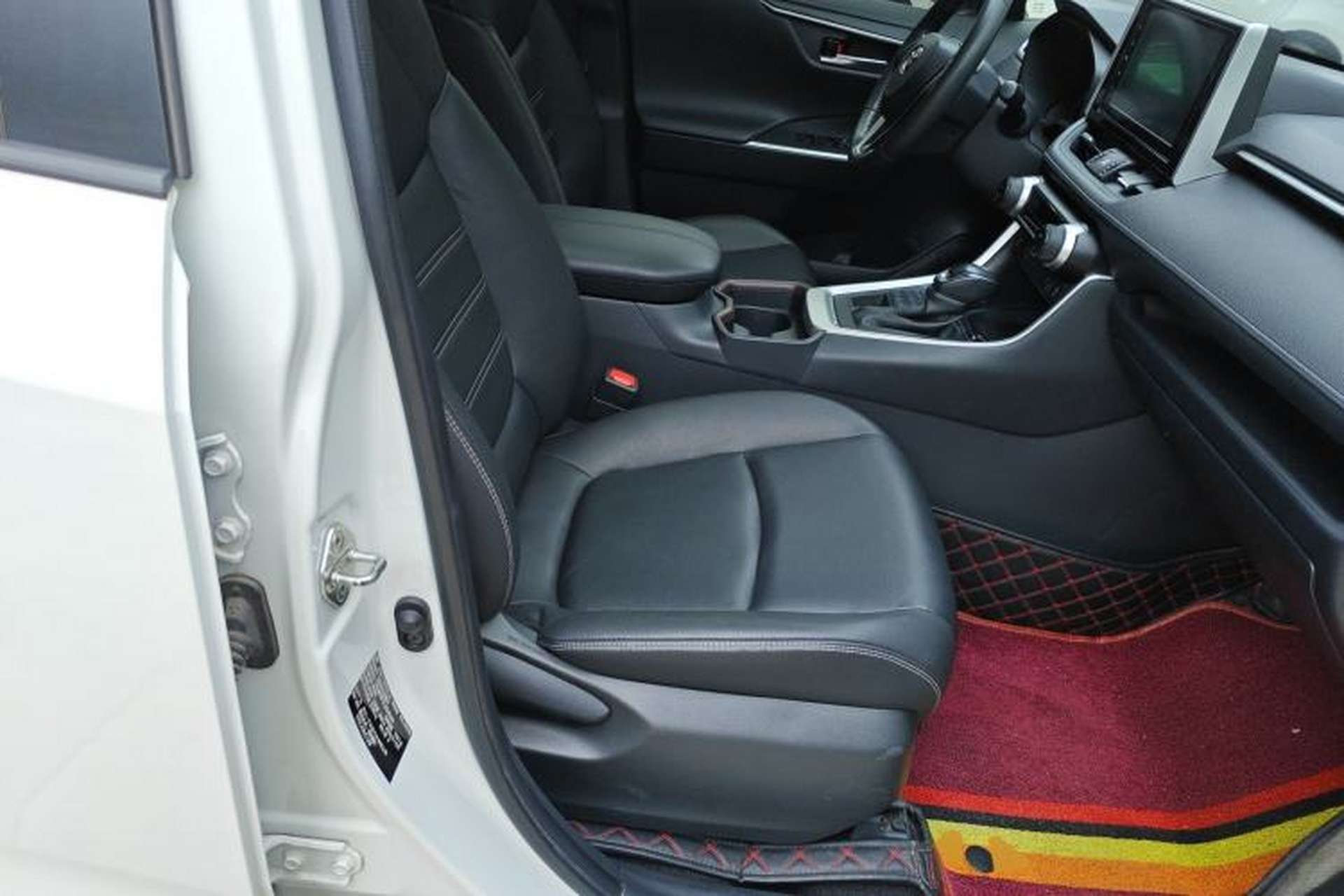 Used Toyota RAV4 2020 2.0L CVT 4x4 Style PLUS Edition Right Front Seat