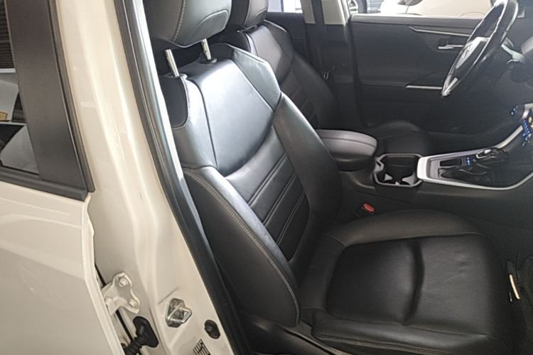 Used Toyota RAV4 2020 2.0L CVT Two-Wheel Drive Fashion PLUS Edition Right Front Seat