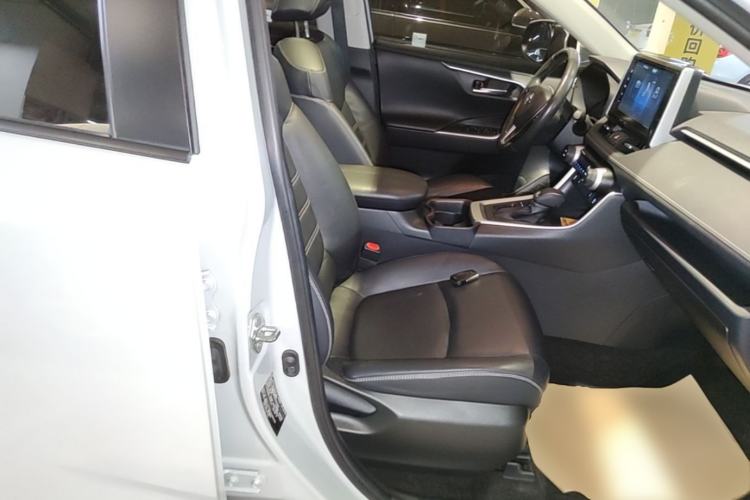 Used Toyota RAV4 2020 2.0L CVT Two-Wheel Drive Fashion PLUS Edition Right Front Seat