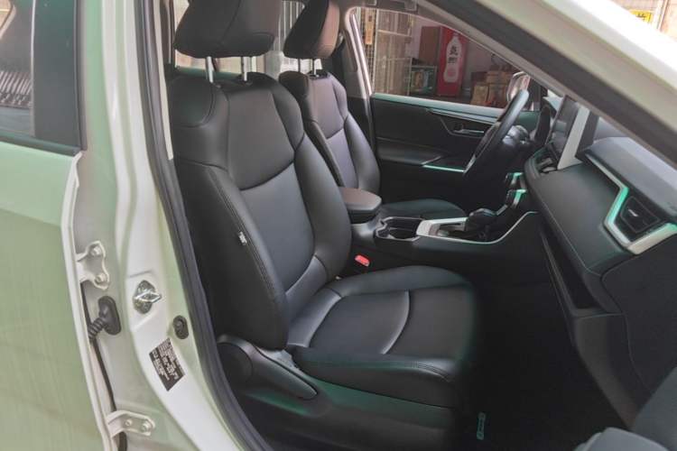 Used Toyota RAV4 2020 2.0L CVT Two-Wheel Drive Fashion Edition Right Front Seat