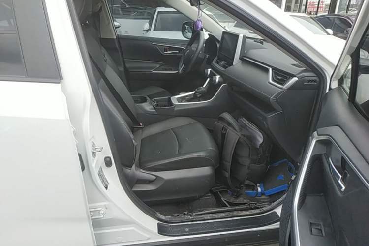 Used Toyota RAV4 2020 2.0L CVT 4x4 Trend Edition Right Front Seat