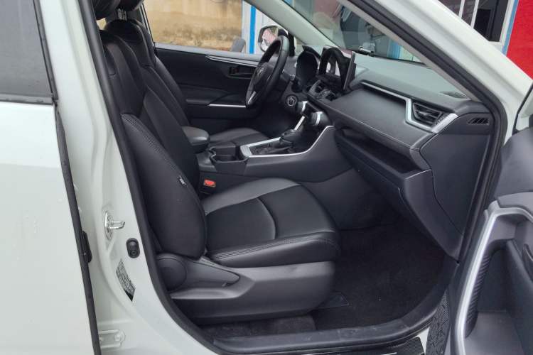 Used Toyota RAV4 2020 2.0L CVT Two-Wheel Drive Urban Edition Right Front Seat