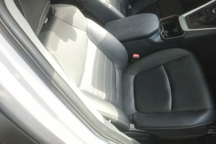 Used Toyota RAV4 2020 2.0L CVT Two-Wheel Drive Fashion PLUS Edition Right Front Seat