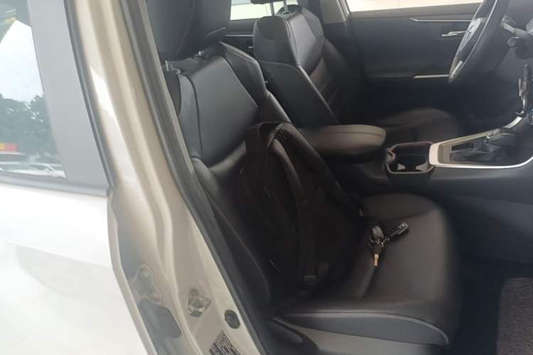 Used Toyota RAV4 2020 2.0L CVT Two-Wheel Drive Prestige Edition Right Front Seat