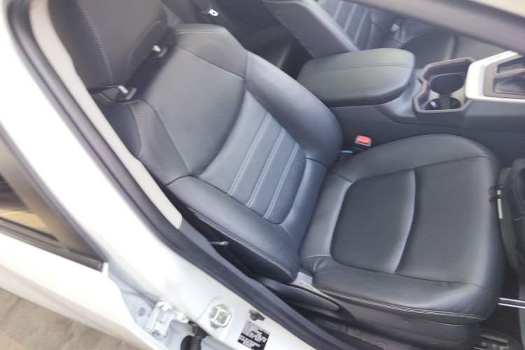 Used Toyota RAV4 2020 2.0L CVT Two-Wheel Drive Prestige Edition Right Front Seat