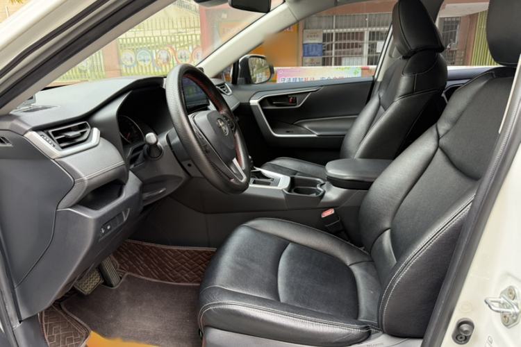 Used Toyota RAV4 2020 2.0L CVT Two-Wheel Drive Urban Edition Right Front Seat