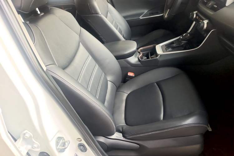 Used Toyota RAV4 2020 2.0L CVT Two-Wheel Drive Fashion PLUS Edition Right Front Seat