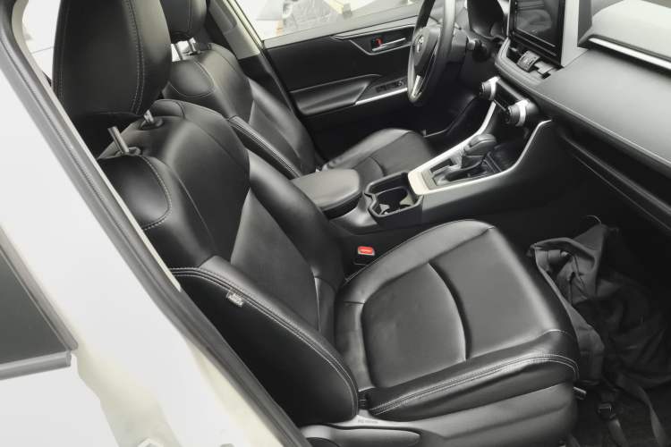 Used Toyota RAV4 2020 2.0L CVT Two-Wheel Drive Fashion Edition Right Front Seat