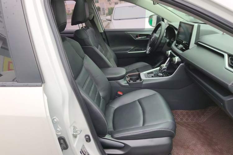 Used Toyota RAV4 2020 2.0L CVT 4x4 Style PLUS Edition Right Front Seat