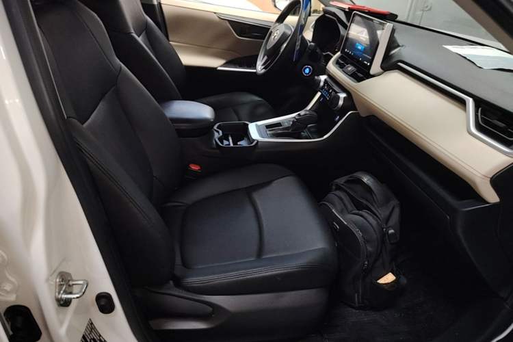 Used Toyota RAV4 2020 2.0L CVT Two-Wheel Drive Urban Edition Right Front Seat