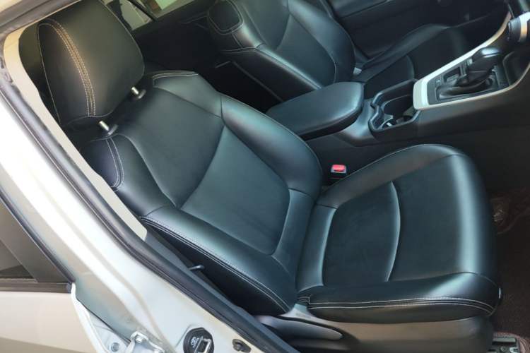 Used Toyota RAV4 2020 Dual-Engine 2.5L E-CVT Two-Wheel Drive Elite Edition Right Front Seat