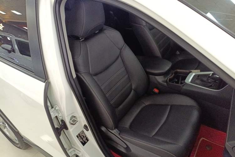Used Toyota RAV4 2020 2.0L CVT Two-Wheel Drive Fashion PLUS Edition Right Front Seat