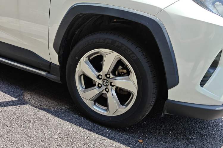 Used Toyota RAV4 2020 2.0L CVT Two-Wheel Drive Fashion PLUS Edition Right Front Wheel Hub