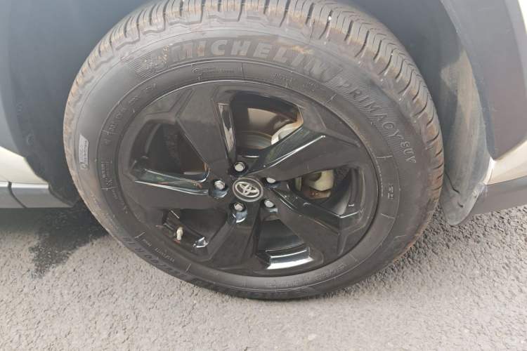 Used Toyota RAV4 2020 Dual-Engine 2.5L E-CVT 4x4 Elite PLUS Edition Right Front Wheel Hub